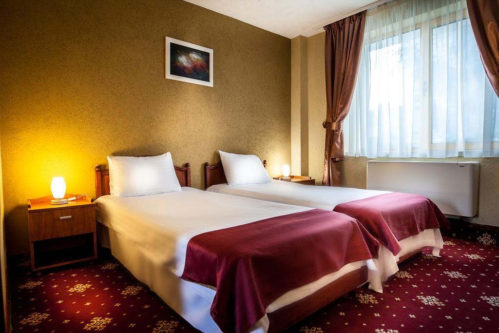 Hotel Ciao Bed & Breakfast Targu Mures Exterior photo